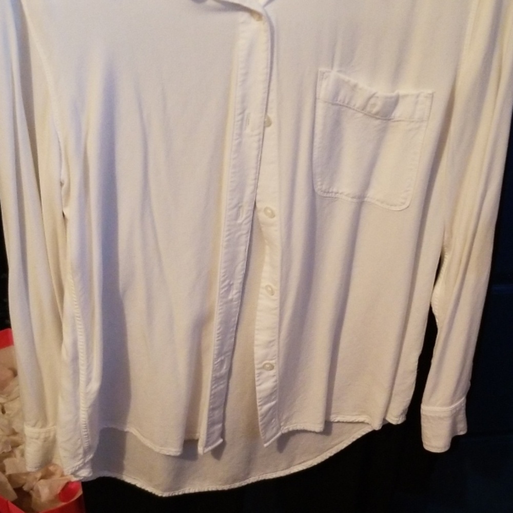 3/$20 Aritzia White Button Down Top
